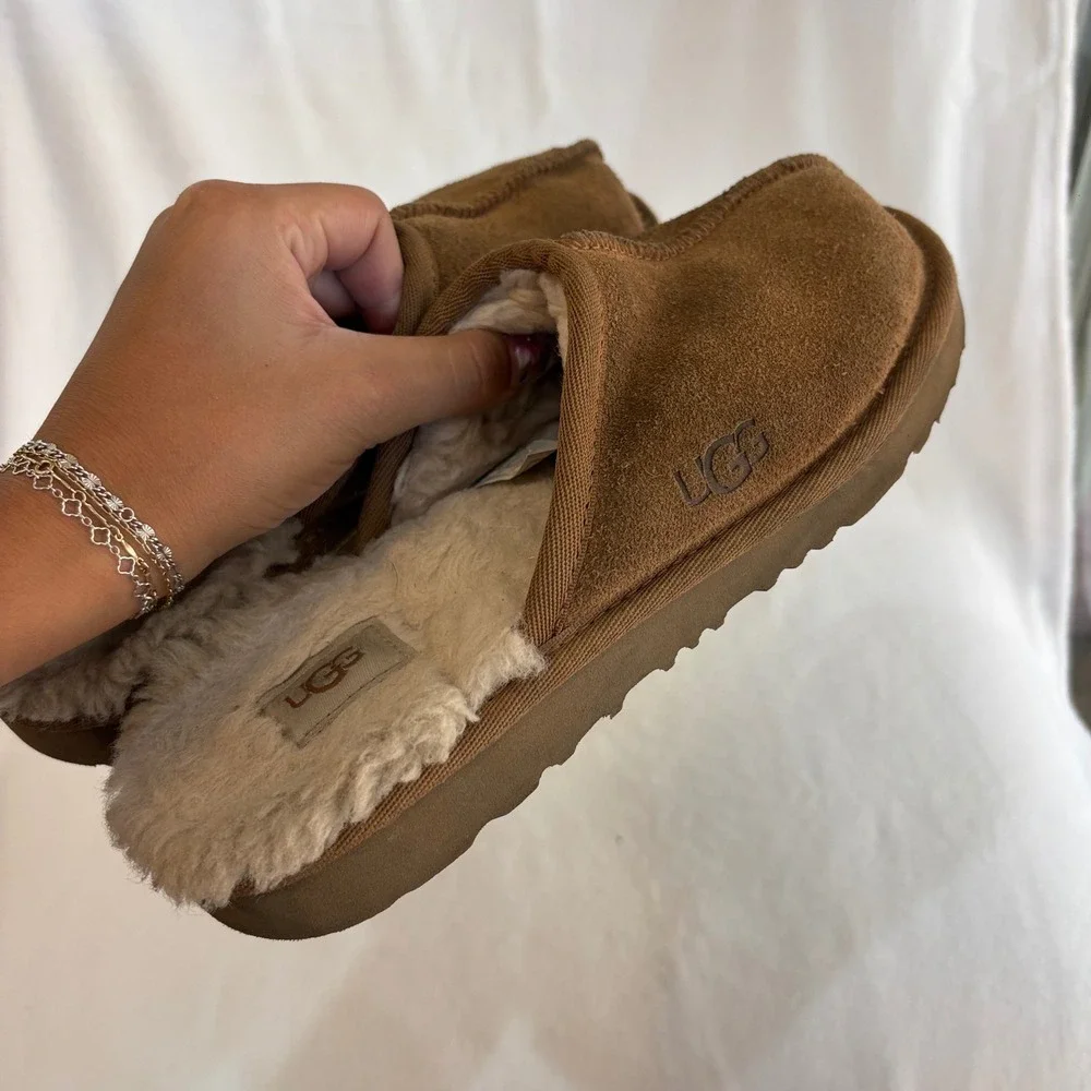 UGG kids scuffette